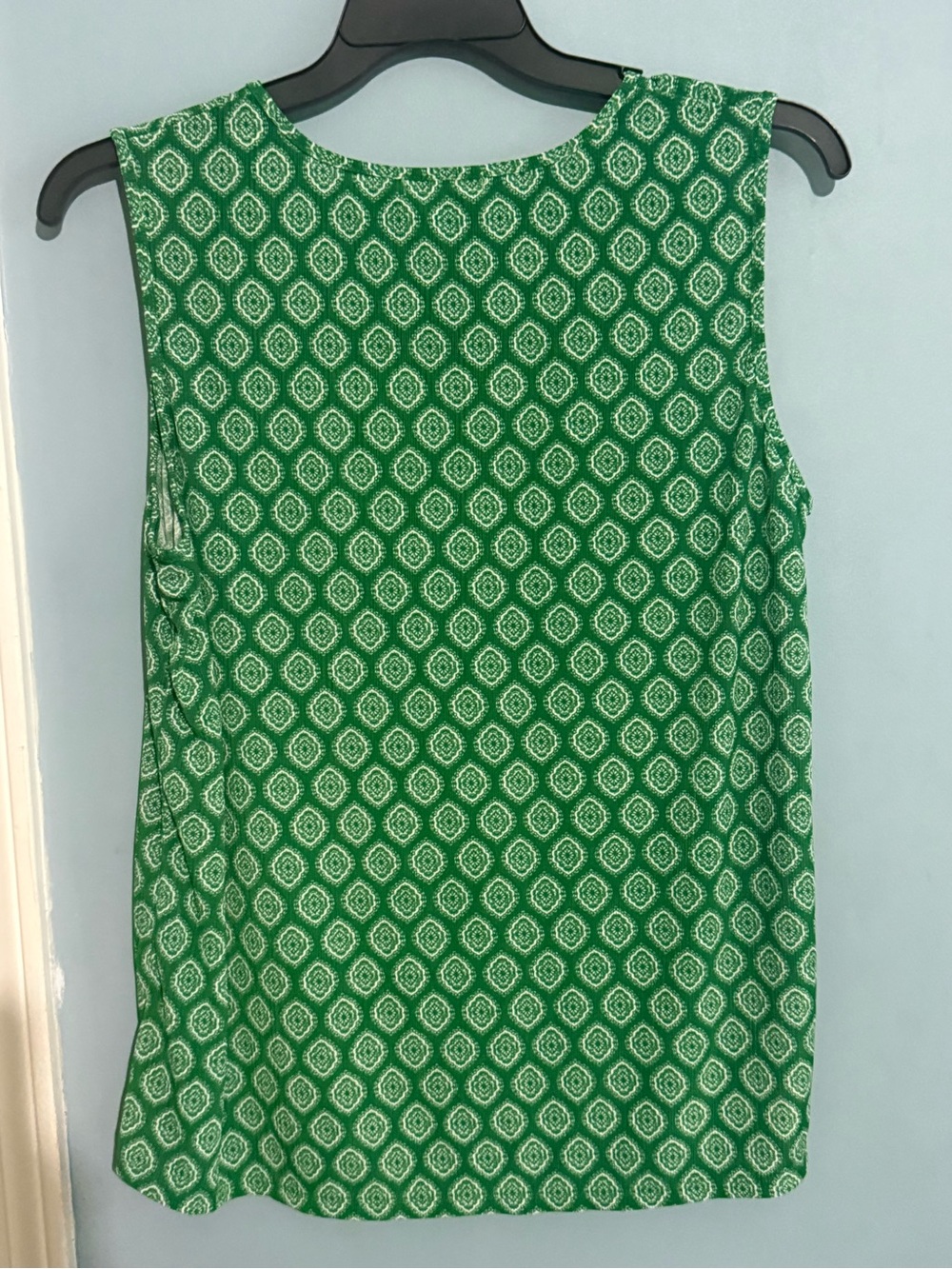 Cure Green Printed Sleeveless Keyhole Tank - Picture 10 of 11